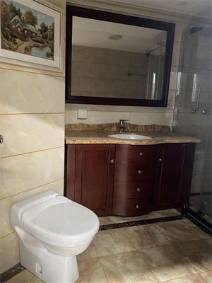 ซื้อ Prefab Bath Toilet ฉากกั้นห้องน้ำแบบแยกส่วน Commode ฉากกั้นห้องน้ำ HPL การผลิตออนไลน์